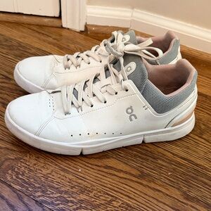 On Roger Women's Tennis Shoes - White and Gray